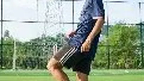 范可新三次深情触冰，人民日报客户端聚焦报道